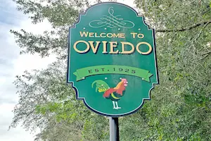 Welcome to Oviedo FL sign — Dumpster Strong serves the entire Oviedo community